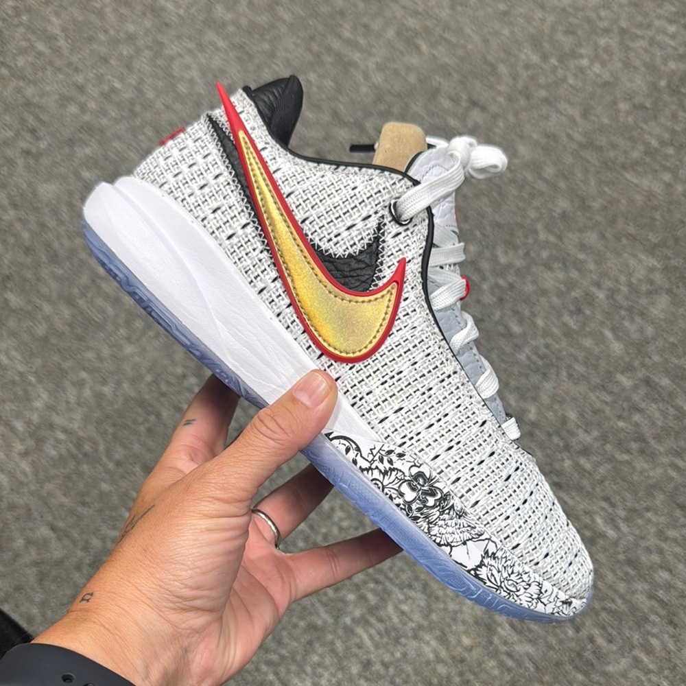 Nike White and Red Sneakers with Flyknit Upper